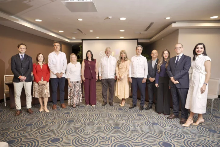 Junto a líderes hoteleros, autoridades del sector e invitados especiales la AHSD presentó su nueva directiva encabezada por Gina Eli.