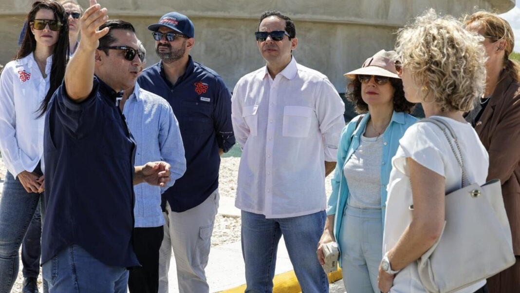 La delegación de embajadores de la Unión Europea recorrió obras claves como el aeropuerto internacional, puerto de cruceros y hotel Iberostar, entre otros lugares