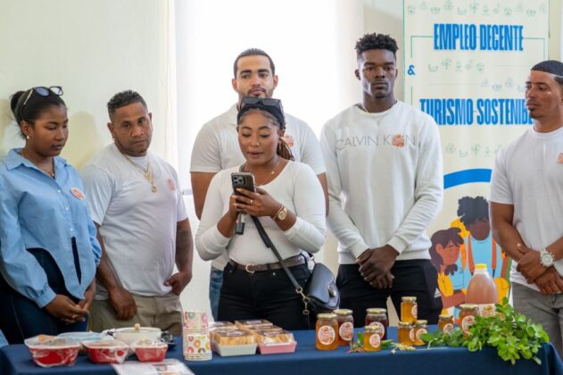 Medio Ambiente inform&oacute; que m&aacute;s de 150 l&iacute;deres comunitarios participaron en jornadas de formaci&oacute;n, integraci&oacute;n y presentaci&oacute;n de iniciativas ambientales. 3