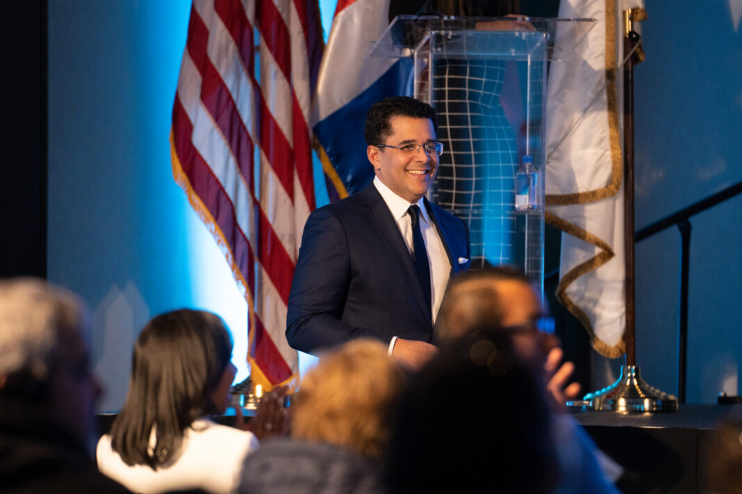 Momento de una de las conferencias magistrales que en Estados Unidos ha encabezado el ministro de Turismo David Collado