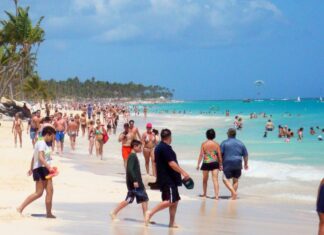 La ABA destaca cómo el turismo se consolida como motor del crédito bancario y del repunte económico dominicano Para la ABA, la combinación de solidez financiera y dinamismo crediticio hacia sectores como el turismo ha sido clave para sostener la resiliencia de la economía dominicana frente a un escenario internacional marcado por tensiones geopolíticas y volatilidad en los mercados.
