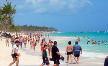 La ABA destaca cómo el turismo se consolida como motor del crédito bancario y del repunte económico dominicano Para la ABA, la combinación de solidez financiera y dinamismo crediticio hacia sectores como el turismo ha sido clave para sostener la resiliencia de la economía dominicana frente a un escenario internacional marcado por tensiones geopolíticas y volatilidad en los mercados.