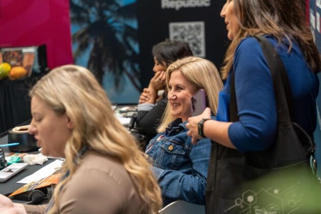 Presionales del turismo durante su participaci&oacute;n en el DR Tradeshow de Mitur en Miami 2