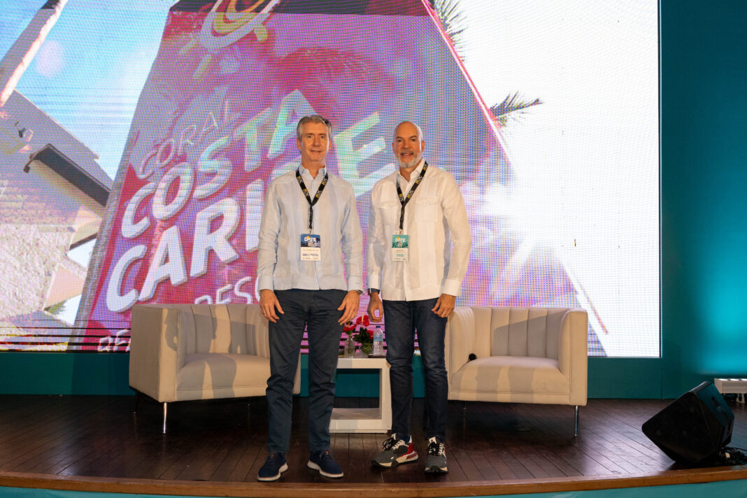 Ricardo Felip y Ramon Tejeda durante el anuncio en el que CHC Hotels también informó del desarrollo de un nuevo Holiday Inn Pedernales, previsto para el próximo año, alineado con la transformación estratégica de Pedernales como nuevo polo turístico del país