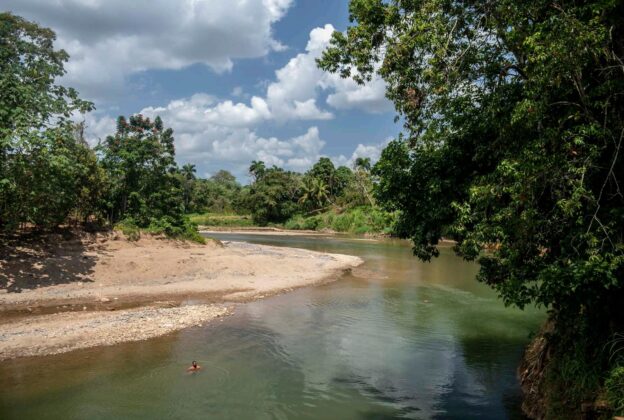 R&iacute;o Boba en Los Jengibres. Foto R&iacute;os Dominicanos del Banco Popular.