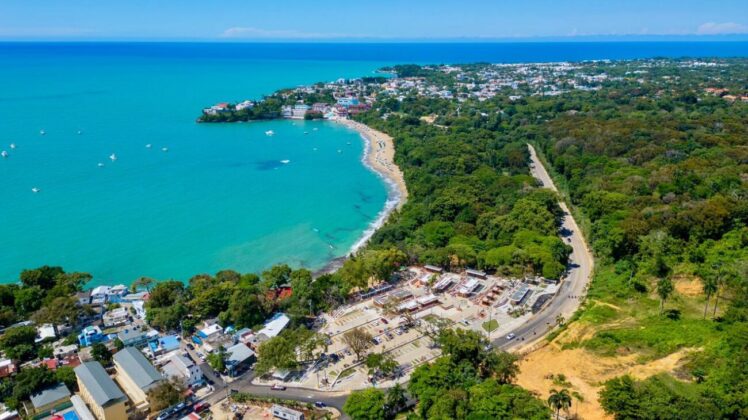 Visa a&eacute;rea del municipio tur&iacute;stico de Sos&uacute;a en Puerto Plata