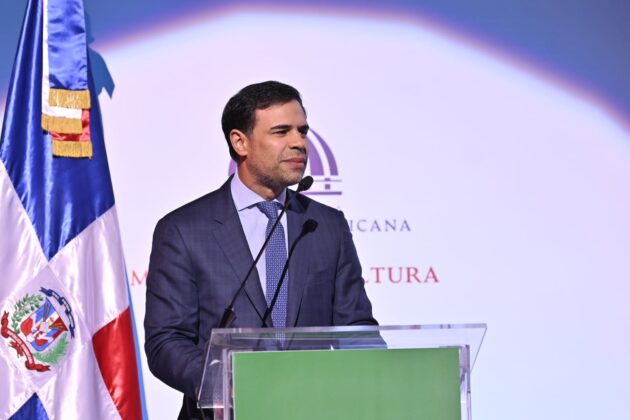 El ministro de Cultura, Roberto &Aacute;ngel Salcedo en la clausura de la primera Feria Regional del Libro y la Cultura Cibao 2026
