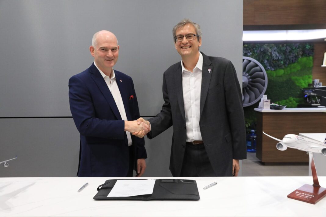 Jerome Cadier, CEO de LATAM Airlines Brasil y Alain Bellemare, presidente internacional de Delta Air Lines y presidente de Delta TechOps.