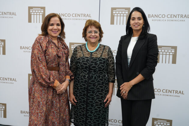 Brenda Villanueva, Ver&oacute;nica Senci&oacute;n y Liselotte Reyes
