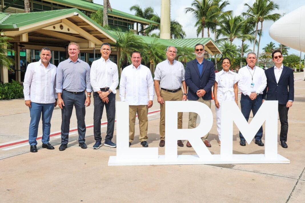La aeronave “Isla Catalina” se integra a la flota Boeing 737 MAX 8 de Arajet, reconocida por su eficiencia en consumo de combustible, reducción de emisiones y menores niveles de contaminación acústica.