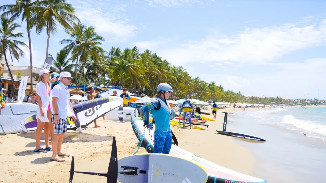 El Cabarete Wing Fest 2026 tendrá 5 días para un estilo de vida oceánico, competición de primer nivel, conexión y aventura mientras se discute la Copa Mundial de Wingfoil, en su modalidad SFT Downwind Parawing World Cup, integrando así a la nación caribeña en el selecto circuito global de este deporte de vanguardia. Foto de Cabarete Wing Fest.