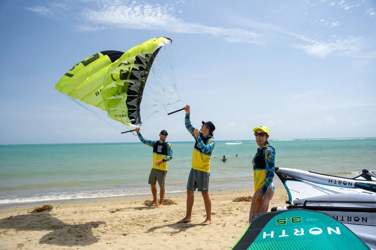 Entre los líderes confirmados destaca el brasileño Vinícius Martins, uno de los mejores atletas de wingfoil de América Latina, a quien se unen competidores de Francia, España, Italia, Estados Unidos y otros países líderes del circuito mundial.