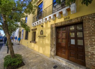 La Embajada dominicana en Francia y Banreservas lanzan convocatoria para residencias artísticas en París El Centro Cultural Banreservas está ubicado en la calle Isabel la Católica, en la Ciudad Colonial de Santo Domingo, uno de los espacios culturales más activos del centro histórico capitalino.