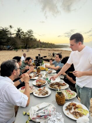 Comiendo camarones en Rio San Juan