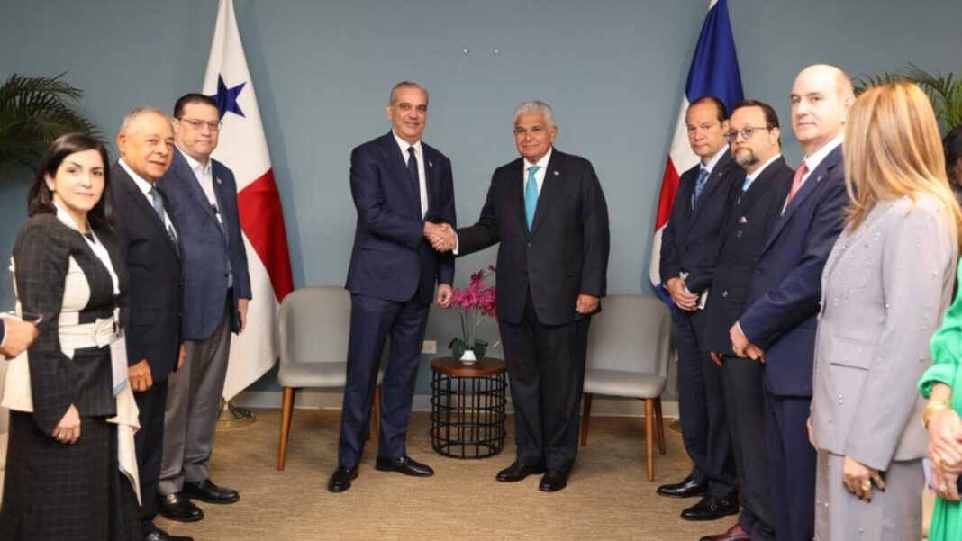 Durante la reunión, Luis Abinader destacó crecimiento de las zonas francas, estabilidad económica y liderazgo turístico del país, durante encuentro con el Conep Panamá y altos ejecutivos empresariales.