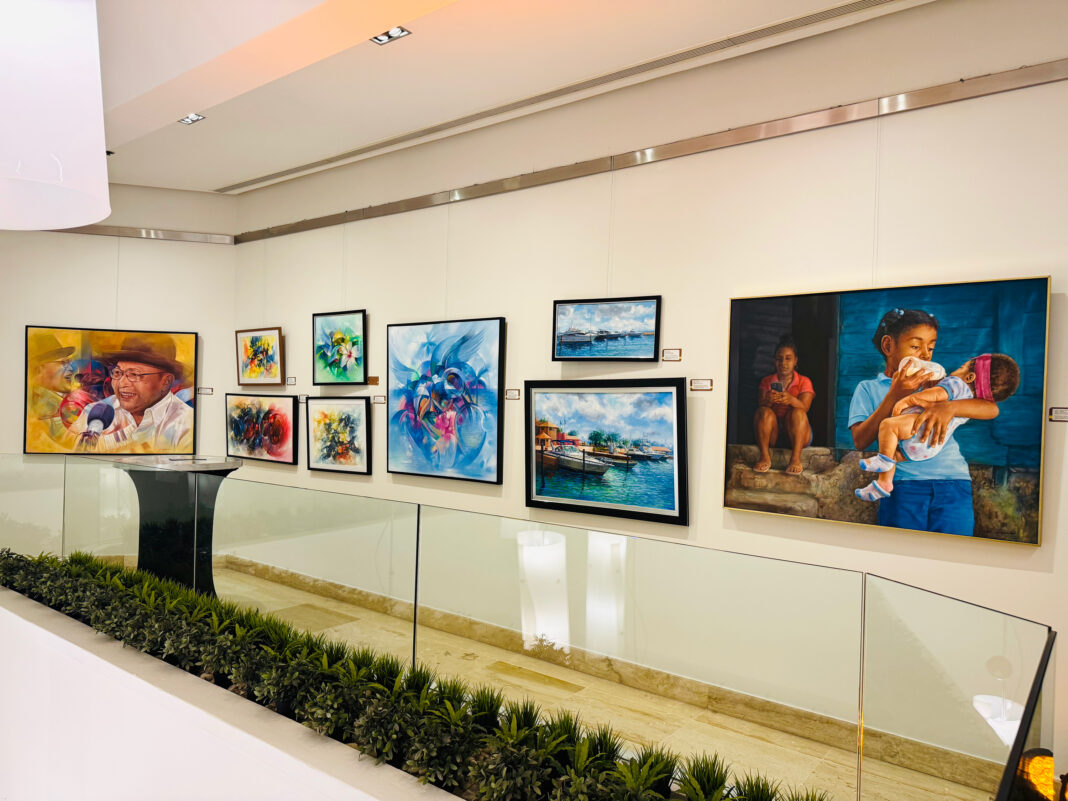 Exposición de Arte Diálogo Paralelo en el hotel Crowne Plaza Santo Domingo