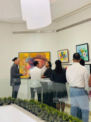 Exposici&oacute;n de Arte Di&aacute;logo Paralelo en el hotel Crowne Plaza Santo Domingo