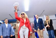 Arranca campaña educativa “La ONDA Contigo” con dedicatoria a las madres del merengue típico Fefita La Grande recibe reconocimiento en el acto de lanzamiento de La Onda Contigo