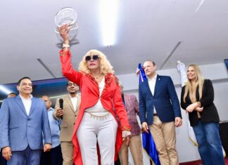 Arranca campaña educativa “La ONDA Contigo” con dedicatoria a las madres del merengue típico Fefita La Grande recibe reconocimiento en el acto de lanzamiento de La Onda Contigo