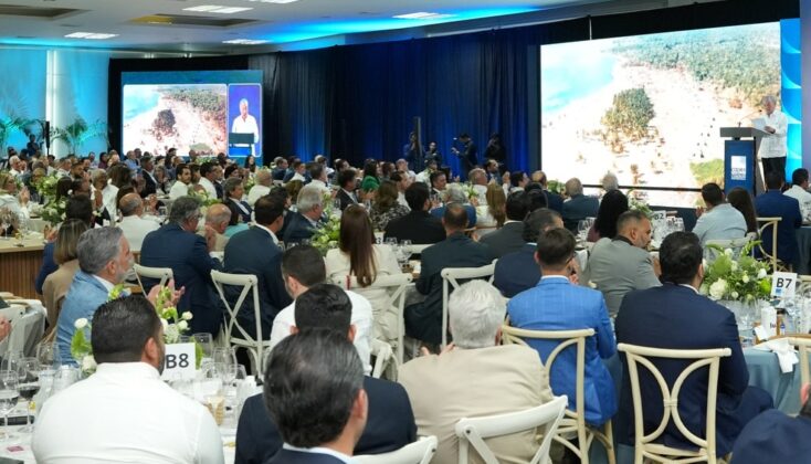 Momentos del encuentro de Frank Rainieri en Capex, Santiago.