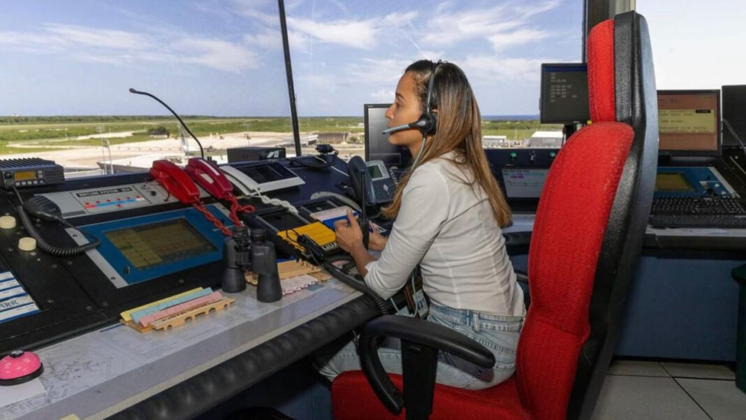 La convocatoria del IDAC es para jóvenes de 18 a 30 años tienen una oportunidad de ser parte del sector aviación.