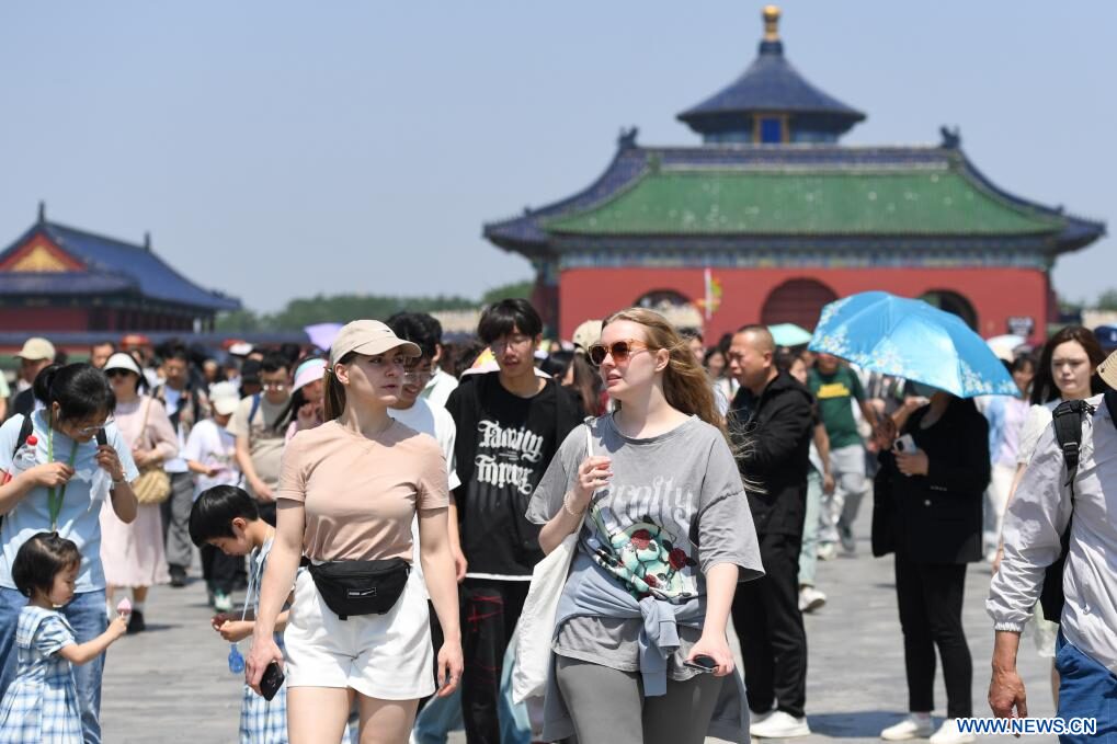 Turistas disfrutan de las vacaciones del Primero de Mayo en toda China. Foto Xinhua.jpg 2