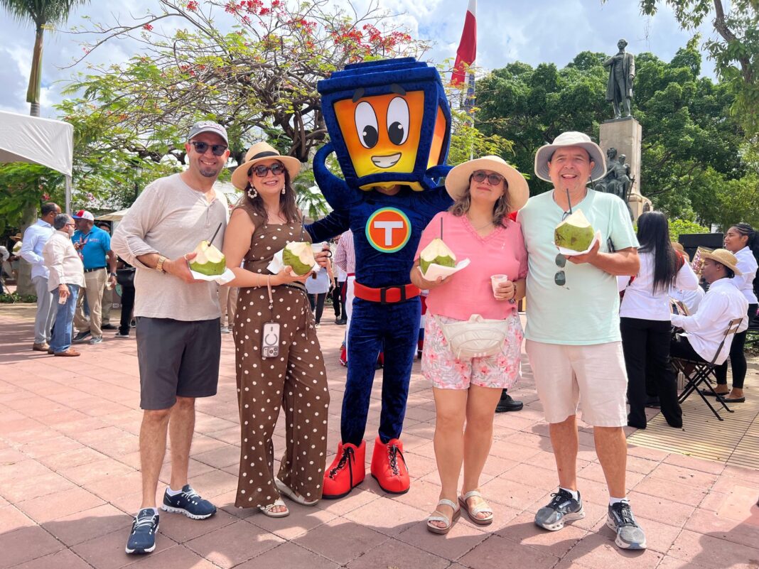Al anunciar desde el Parque Duarte la nueva edición de Turizoneando Verano 2026, el MITUR busca que todo visitante de la Zona sigas viviendo lo mejor del turismo y la cultura en nuestra hermosa Ciudad Primada de América.