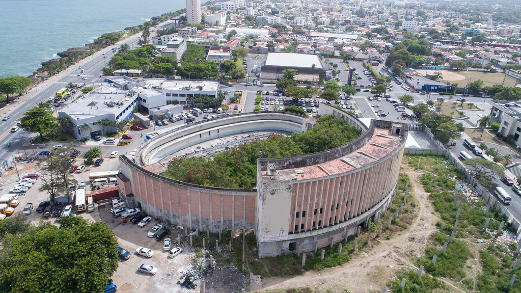 Vista aérea de las ruinas del Teatro Agua y Luz de Santo Domingo