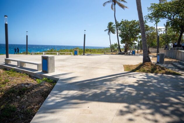 Vista de los espacios para actividades o comercio local dentro del Malec&oacute;n de SDE