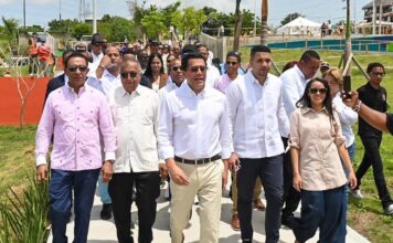 David Collado supervisa construcción de obras que relanzarán las infraestructuras turísticas en los Bajos de Haina De acuerdo con los detalles ofrecidos por el ministro David Collado, el nuevo parque, con un área total de intervención de 27,700 metros cuadrados, será inaugurado en aproximadamente una semana.