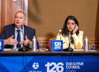 ONU Turismo estrenará nueva sede mundial en Madrid con una inversión de 25 millones de euros El ministro de Industria y Turismo, Jordi Hereu, junto a la secretaria general de ONU Turismo, Shaikha Nasser Al Nowais, en el marco de la celebración del CXXVI Consejo Ejecutivo de ONU Turismo, que se celebra estos días en Toledo - EP/Juanma Jiménez