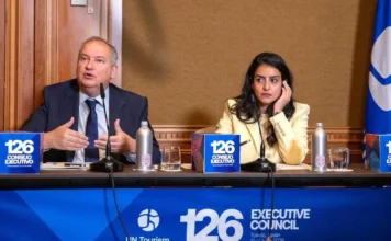 ONU Turismo estrenará nueva sede mundial en Madrid con una inversión de 25 millones de euros El ministro de Industria y Turismo, Jordi Hereu, junto a la secretaria general de ONU Turismo, Shaikha Nasser Al Nowais, en el marco de la celebración del CXXVI Consejo Ejecutivo de ONU Turismo, que se celebra estos días en Toledo - EP/Juanma Jiménez
