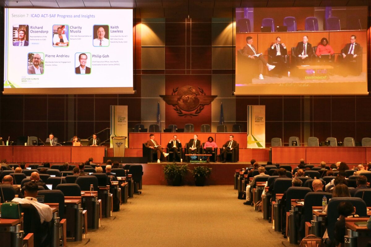 Vista de una sección de trabajo durante la Semana del Clima de la Aviación OACI 2026 en Montreal.