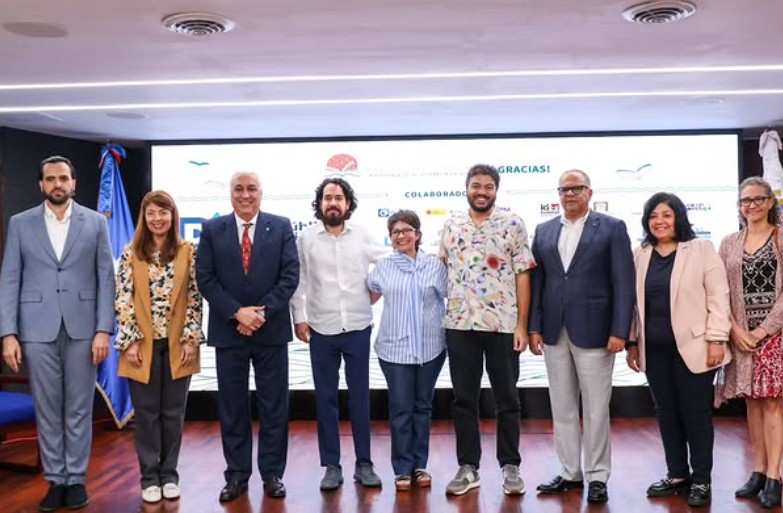 A través del panel Letras vivas el futuro de la escritura universitaria en tiempos de la IA.