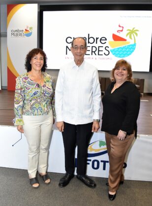 Elsie Do&ntilde;e Molina, Luis Felipe Aquino y Teresita Julio de Santos.