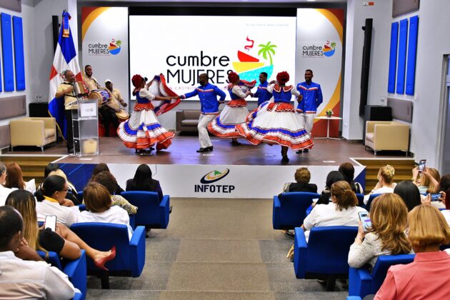 Ballet del Ministerio de Turismo.