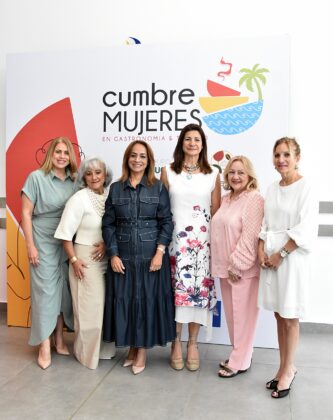 Helen Grullon, Eugenia Morrobel, Aguie Lendol, Luisa Feliz, Oneida Fadul y Desiree Dumit.