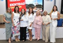 Grupo Buen Vivir celebra la 2da Cumbre de Mujeres en Gastronomía destacando el liderazgo y la innovación femenina ReconocimientosLuisa Feliz junto a las damas de Santiago que fueron reconocidas.