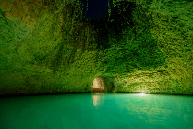 Couple Cave 2
