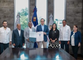 El Departamento Aeroportuario recibe Sello CAF que reconoce transparencia en gestión el DA, luego de haber recibido el premio nacional a la calidad, va en ascendencia.