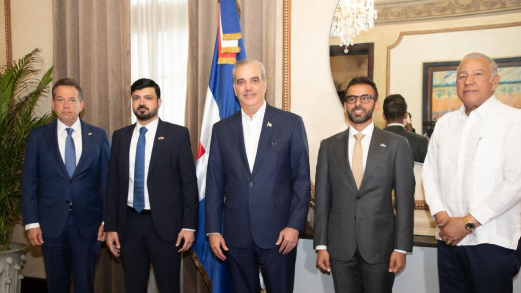 El presidente Luis Abinader posa junto a los líderes del Diálogo Regional del World Governments Summit para América Latina y el Caribe