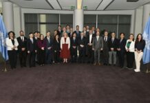 La Semana de la Aviación Climática de la OACI concluye que fortalecer la cooperación internacional acelerará la descarboniación del transporte aéreo Foto oficial al concluir la Semana del Clima de la Aviación de la OACI en Montreal,