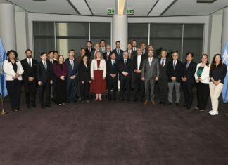 La Semana de la Aviación Climática de la OACI concluye que fortalecer la cooperación internacional acelerará la descarboniación del transporte aéreo Foto oficial al concluir la Semana del Clima de la Aviación de la OACI en Montreal,