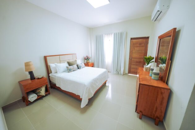 Modelo de habitaci&oacute;n del hotel escuela Guarocuya en Barahona en donde este fin de semana gir&oacute; una visita de supervisi&oacute;n el presidente Luis Abinader