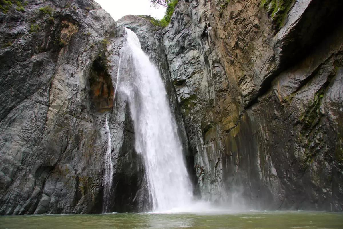 Vista del Salto de Jimona 2, por Sabaneta en Jarabacoa.