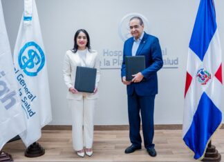 Sky High Dominicana fortalece el turismo de salud con alianza estratégica junto a Plaza de la Salud Cesarina Beauchamp, CEO de Sky High Dominicana junto a Julio Amado Castaños Guzmán, presidente del Patronato del Hospital General de la Plaza de la Salud.