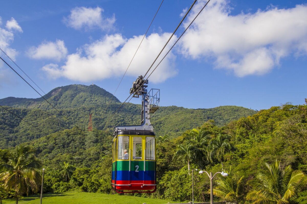 Vista de una cabina del teleférico de Puerto Plata cuando estaba en uso.