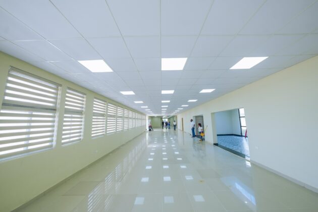 Vista interna de las infraestructuras que alojar&aacute;n el hotel escuela Guarocuya en Barahona
