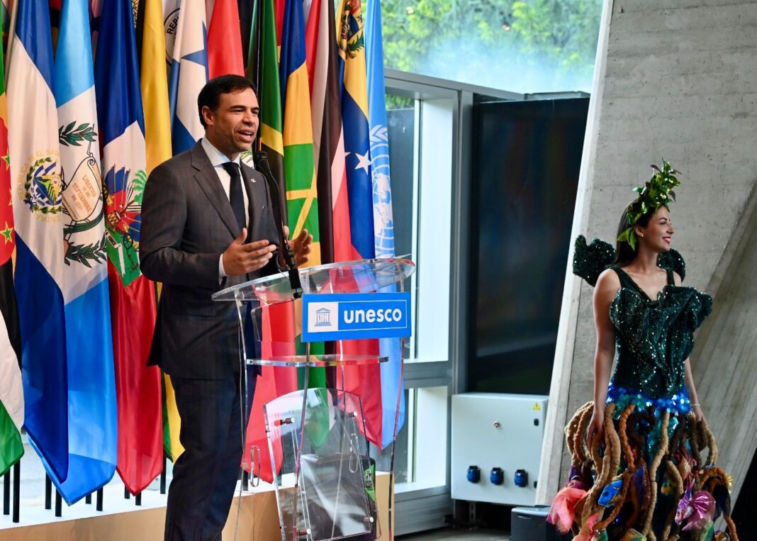 El ministro de Cultura destacó en París la riqueza cultural de la región y el papel de la cultura como herramienta para la paz y el desarrollo sostenible.