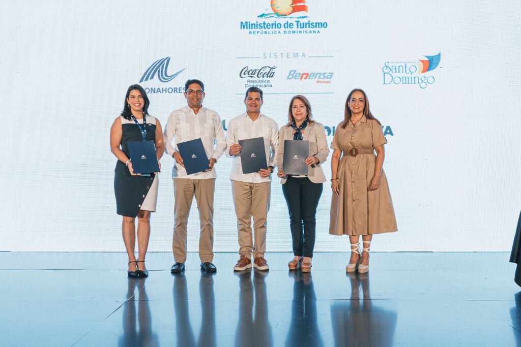 En el 2024, en el marco del Dominican Annual Tourism Exchange (DATE se suscribió un importante convenio para fomentar el turismo sostenible en el país impulsado por la Compañía Coca-Cola y su socio embotellador, Bepensa Dominicana entre Asonahores, la Asociación de Hoteles de Santo Domingo (AHSD), y las organizaciones medioambientales Nueva Vida para los Residuos (NUVI) y Recolectiva, con el objetivo de recolectar plástico PET en los hoteles.
